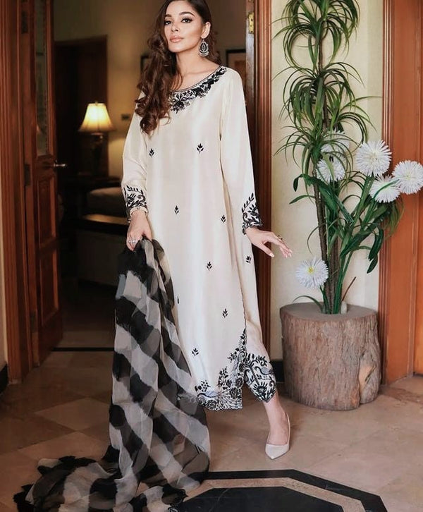 3 Piece - Lawn Embroidered Suit (Z571)